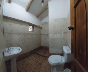 A bathroom at Hostal Miramonti