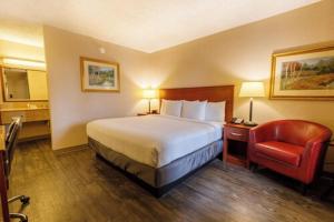 Postel nebo postele na pokoji v ubytování Northwest Inn