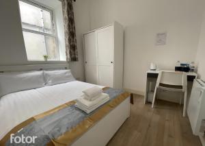 Uma cama ou camas num quarto em Leitrim Property Cork