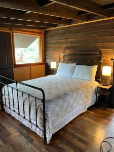 Postel nebo postele na pokoji v ubytování Stargazer Chalet, two bedroom with WiFi