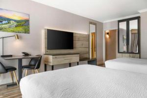 Postel nebo postele na pokoji v ubytování Best Western Plus Edmundston