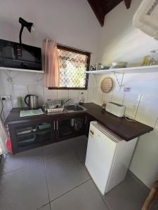Kuchyň nebo kuchyňský kout v ubytování Turtle Bay Beach House
