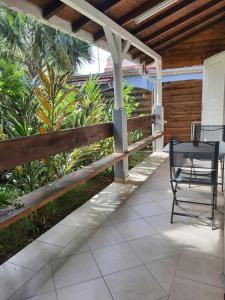 Balkoni atau teres di Duplex Tropical Jungle