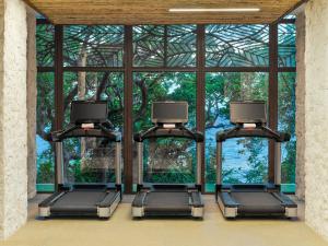 Fitness centrum a/nebo fitness zařízení v ubytování Kimpton - Grand Roatan Resort and Spa