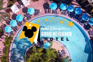 Una vista aérea de una piscina en el hotel Good Neighbor de Disney World. en Meliá Orlando Celebration, en Orlando