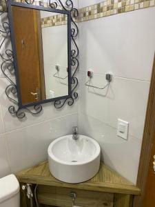 Et badeværelse på casa da flor estúdio com lareira + 6 billeder