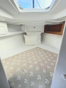 a small room with a bed in the back of a boat at Vintage sailboat experience in Lisbon