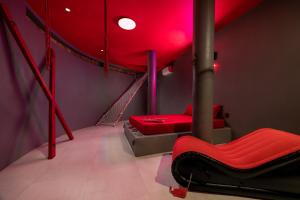 a room with two beds and a red ceiling at Clan Living - The Lovers Ubud Private Villas in Ubud