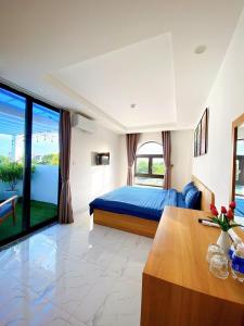 Postel nebo postele na pokoji v ubytování Huy Hoàng Hotel