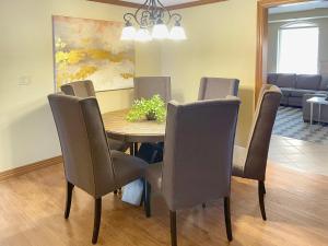 a dining room with a table and chairs at Beaver Lake Getaway in Rogers