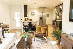 Serene Escape 2BD Private Patio & Firepit near Stanford的厨房或小厨房
