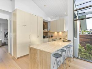 Køkken eller tekøkken på Waters Edge absolute beachfront