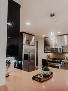 Serene Escape 2BD Private Patio & Firepit near Stanford的厨房或小厨房