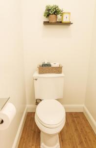 Serene Escape 2BD Private Patio & Firepit near Stanford的一间浴室