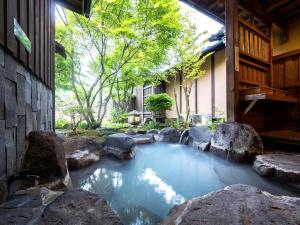Bazén v ubytování 天空の湯屋 山荘 華柚 nebo v jeho okolí