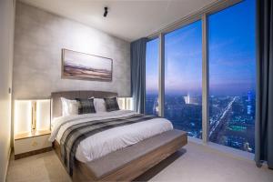 a bedroom with a bed and a large window at New Apartment City View Rafal Tower Self Check In شقة جديدة مطلة على المدينة برج رافال 2BR in Riyadh +41 photos