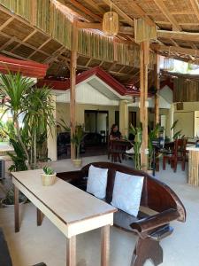 Restaurace v ubytování Yellow Banana Siargao