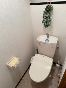 Kopalnica v nastanitvi Beginning guest house whole house rent 一棟まるごと貸切の宿