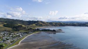 Fotografie z fotogalerie ubytování Kawakawa Bay Beach Bliss - Auckland Holiday Home v destinaci Kawakawa Bay