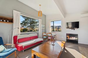 โทรทัศน์และ/หรือระบบความบันเทิงของ Olive Cottage - Cromwell Holiday Home