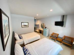 TV a/nebo společenská místnost v ubytování Siri Hotel Phuket