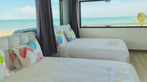 Ένα ή περισσότερα κρεβάτια σε δωμάτιο στο TERMSUK BEACHFRONT VILLAS CHA-AM Harmony