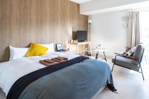 A bed or beds in a room at Lite House Dotonbori