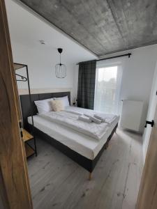 Postel nebo postele na pokoji v ubytování USTROŃ RESIDENCE by VillaOlimpijska2