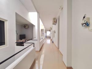Μια τηλεόραση ή/και κέντρο ψυχαγωγίας στο RedDoorz near STIE YKPN 3