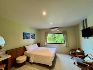 Postel nebo postele na pokoji v ubytování Siri Hotel Phuket