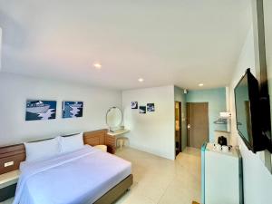 Postel nebo postele na pokoji v ubytování Siri Hotel Phuket + 37 fotografií
