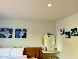 Postel nebo postele na pokoji v ubytování Siri Hotel Phuket