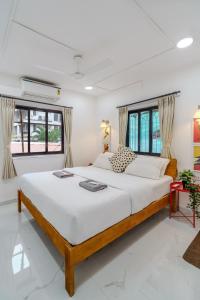 Postel nebo postele na pokoji v ubytování Bianca 2BHK Bandra W by The Bombay Home Company