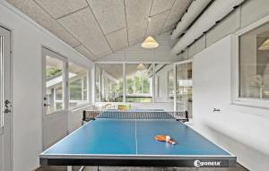 Stolní tenis v ubytování Stunning Home In Roslev With Sauna nebo okolí + 28 fotografií