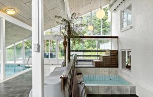 Bazén v ubytování Stunning Home In Roslev With Sauna nebo v jeho okolí