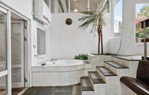 Fotografie z fotogalerie ubytování Stunning Home In Roslev With Sauna v destinaci Glyngøre