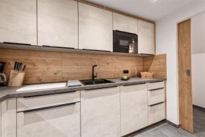 Kuchnia lub aneks kuchenny w obiekcie Apartment NH96 inklusive kostenfreiem Eintritt in die Alpentherme
