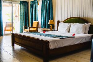 Postel nebo postele na pokoji v ubytování La Digue Island Lodge