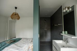 a bathroom with a bed and a sink and a shower at Vakantievilla 3 Beaufort in Nieuwpoort +29 photos