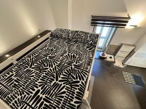 a black and white bed in a room at CasaCastellett in Modica