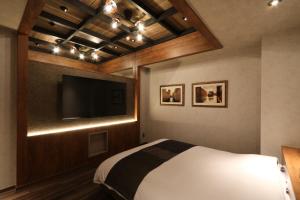 HOTEL Us Bentenbashi Adult onlyにあるベッド