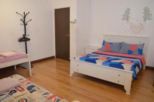 a small bedroom with a bed and a door at Near Gurney 3-Storey Event Hse by Felice Homestay in Tanjong Tokong