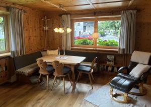 a dining room with a wooden table and chairs at Gartenwohnung Ritter in Kitzbühel