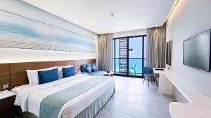 TV a/nebo společenská místnost v ubytování Wyndham Garden Ajman Corniche