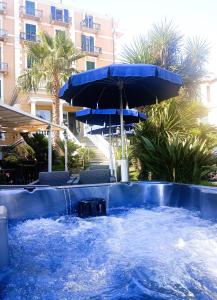 Piscina a Hotel Morandi o a prop