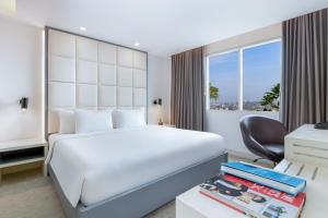 Postel nebo postele na pokoji v ubytování INNSiDE by Meliá Yogyakarta