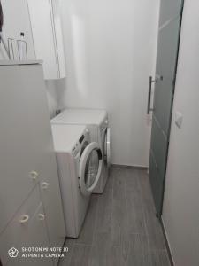 a laundry room with a washing machine in it at civico 28 in Pula