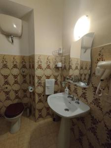 a bathroom with a sink and a toilet at VILLINO CHELIDONIA SUBIACO in Subiaco