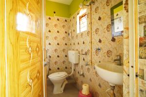 Resort Neel Nirjan !! Best Family Couple friendly family Resort!!的一间浴室