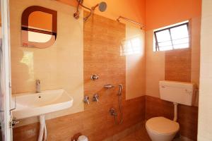 Resort Neel Nirjan !! Best Family Couple friendly family Resort!!的一间浴室